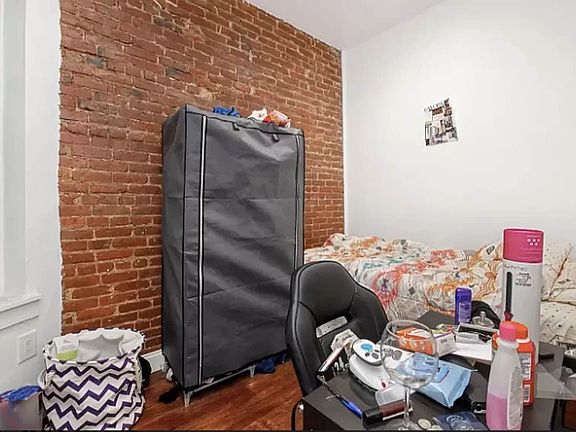 4th image of 24 Saint Marks Pl APT 10