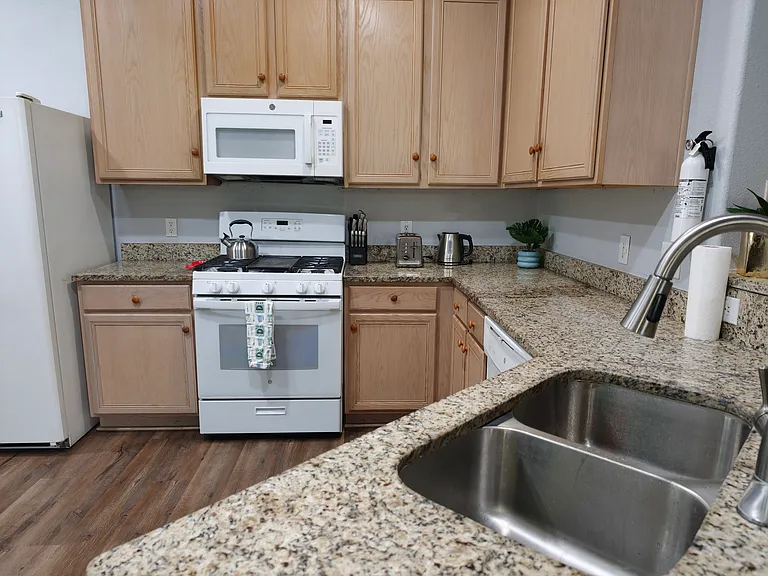 14123 Curry Creek Ln — Photo 20