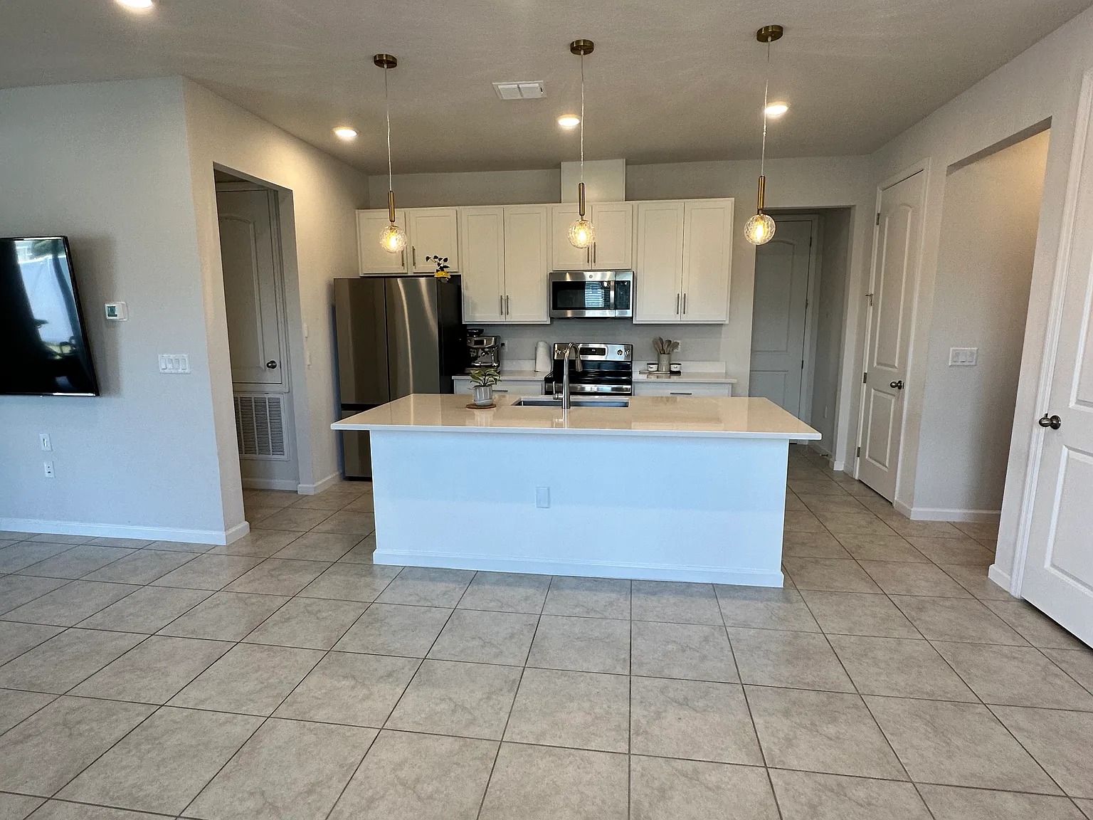 3 bed, 1441 sqft, $1,999 — Photo 4