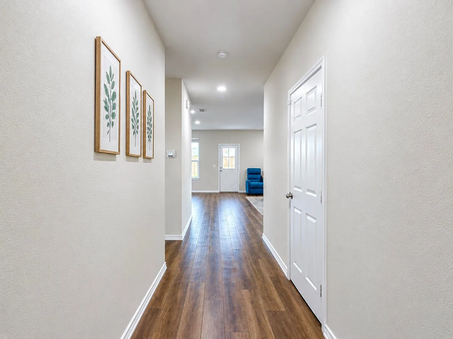 4 bed, 2358 sqft, $2,395 — Photo 3