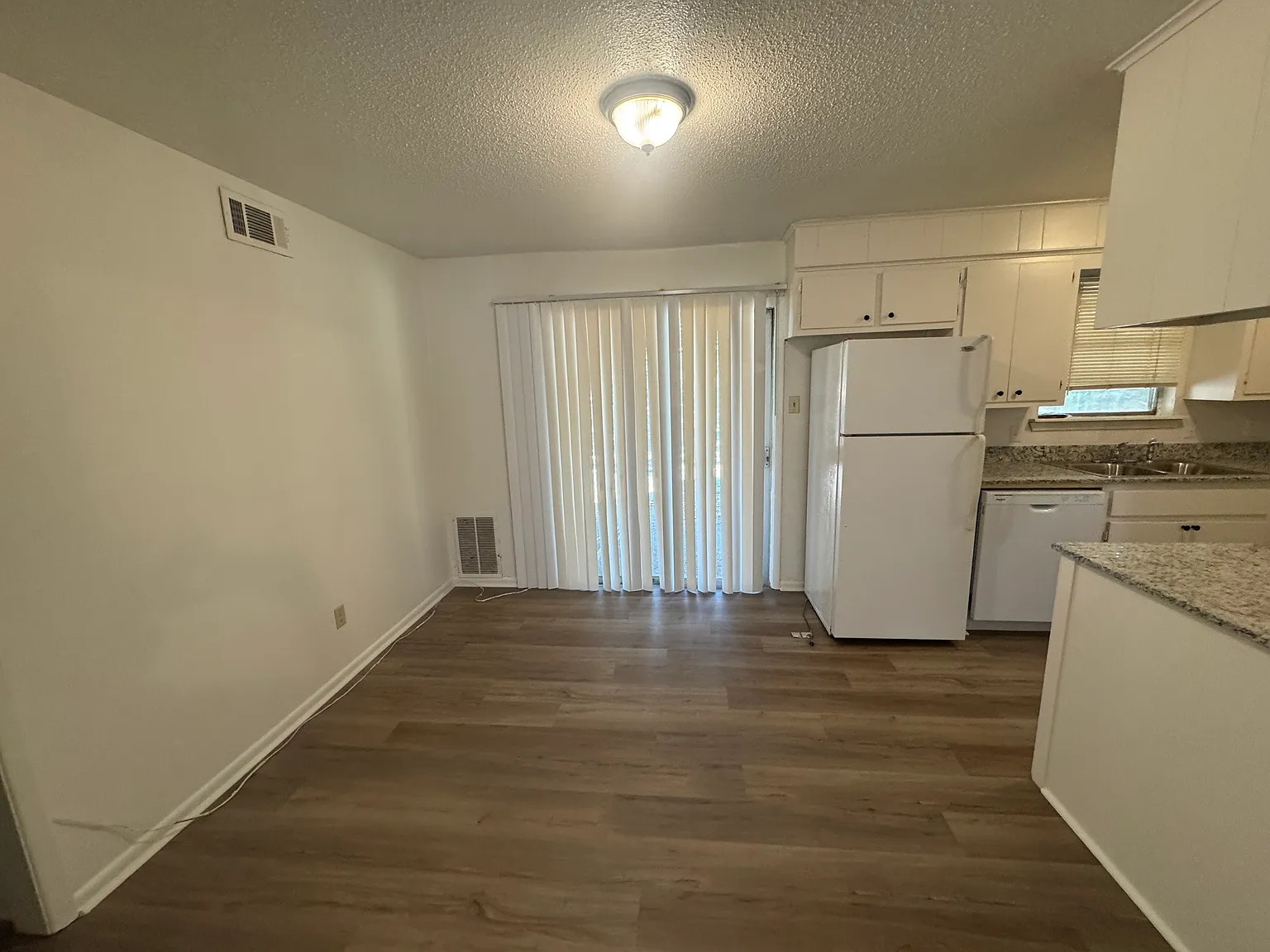 2 bed, 1000 sqft, $795 — Photo 3