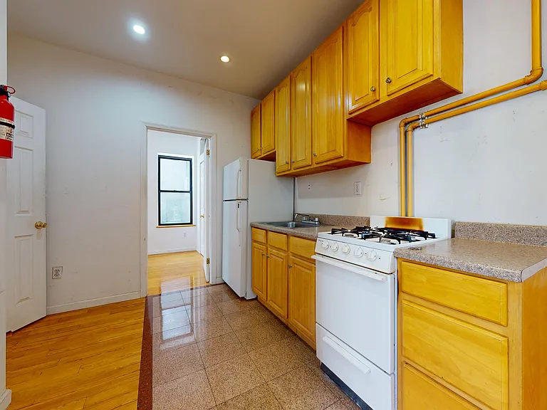 237 E 5th St #4 — Photo 6