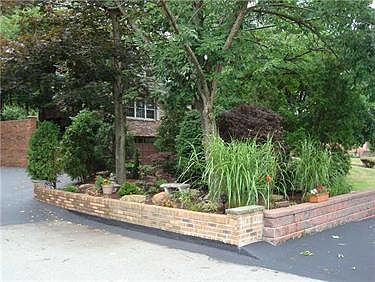 3rd image of 1021 Greenlawn Dr