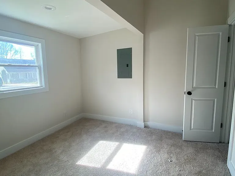 301 Eaton St — Photo 5
