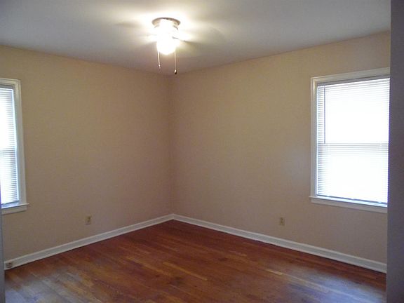 5th image of 2325 Maplewood Dr