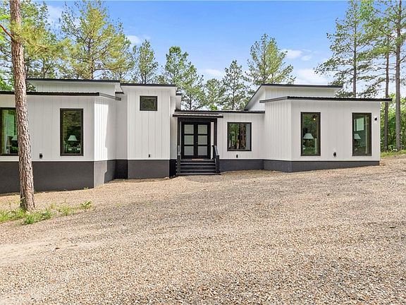 2nd image of 24 Pine Needle Ln