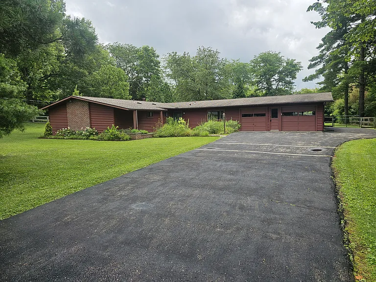 201 Oakhill Dr — Photo 13