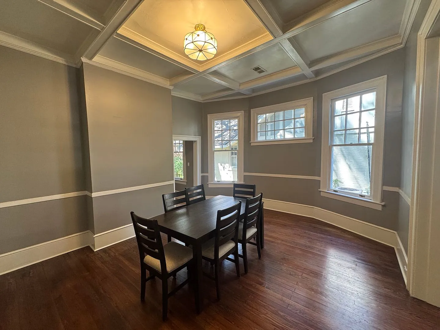 Beautiful Old Cloverdale Home on Graham — Photo 4