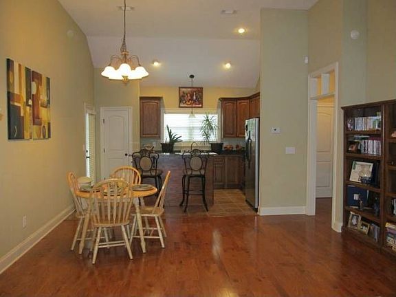 Breakfast and Dining area