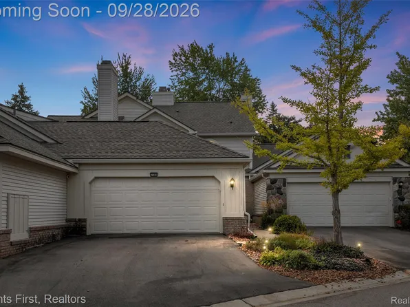 7589 Danbury Cir, West Bloomfield, MI 48322