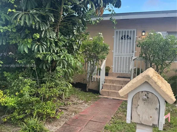 258 E 46th St, Hialeah, FL 33013