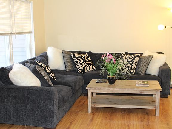 4th image of 69 Glenridge Drive Drive #69