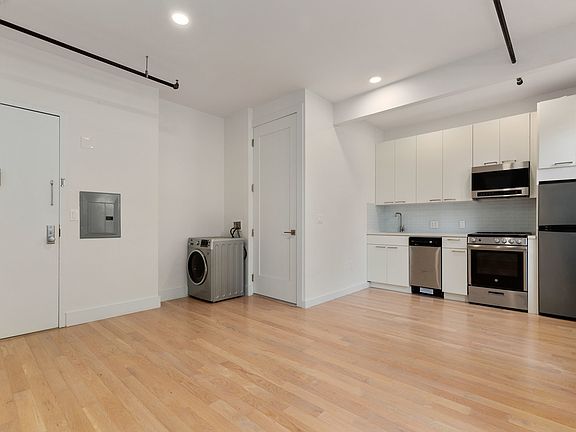 4th image of 975 Washington Ave #A1c1