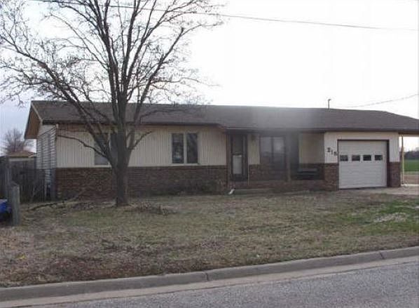 1st image of 215 W Avenue D