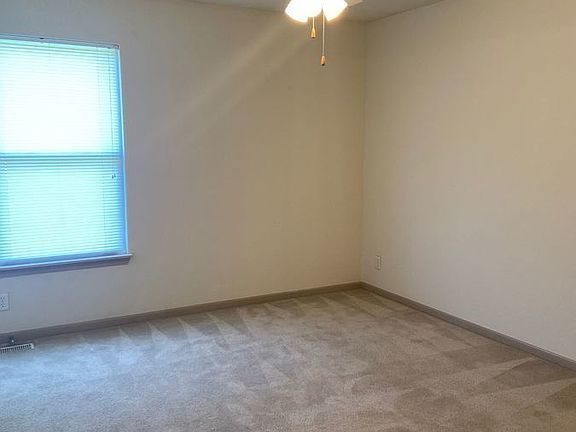 4th image of 1226 NW Ashley Dr