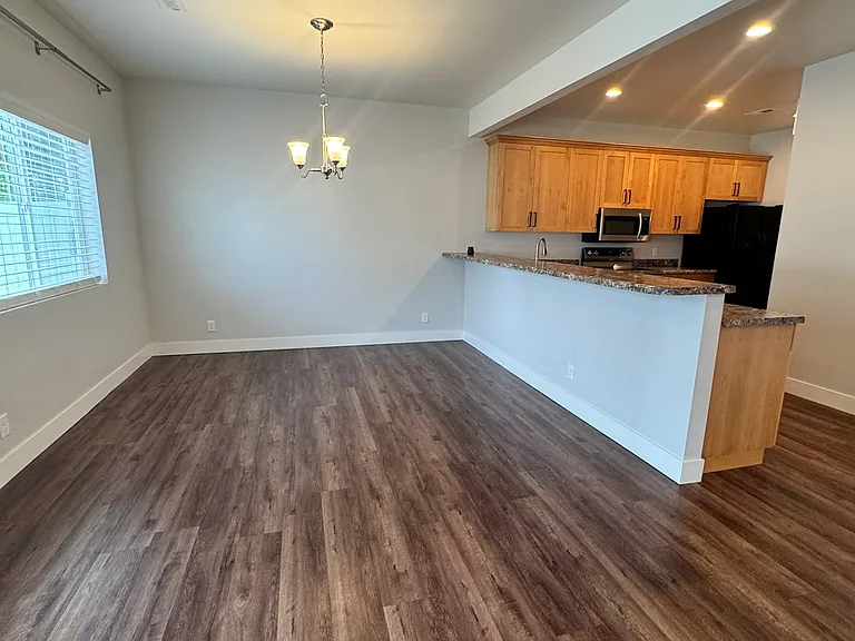 836 Almo Ave — Photo 6