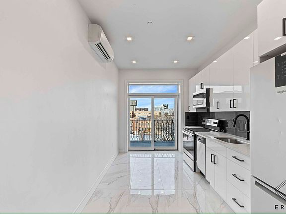 4th image of 1541 Dean St APT 306