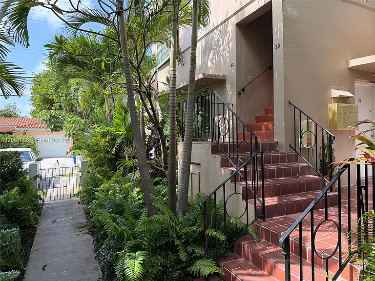 42 Almeria Ave #21 — Photo 6