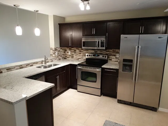 **Luxurious 2/2 Condo in Berkshire Lakes** — Photo 4