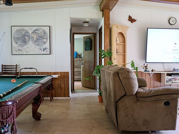 5th image of 515 Rugh Ln