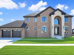 22064 Chaucer Ct, Macomb, MI 48044