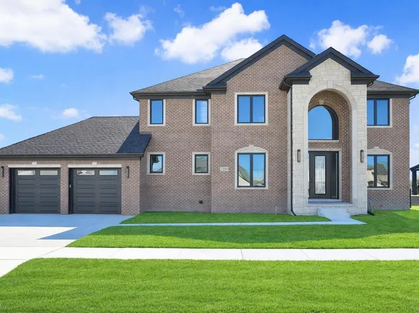 22064 Chaucer Ct, Macomb, MI 48044