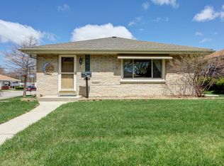 6230 W Eden Pl, Milwaukee, WI 53220