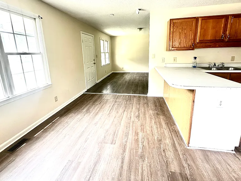 4105 Wooddale Ln — Photo 5