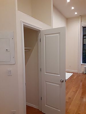 4th image of 216 E 17th St APT 2R