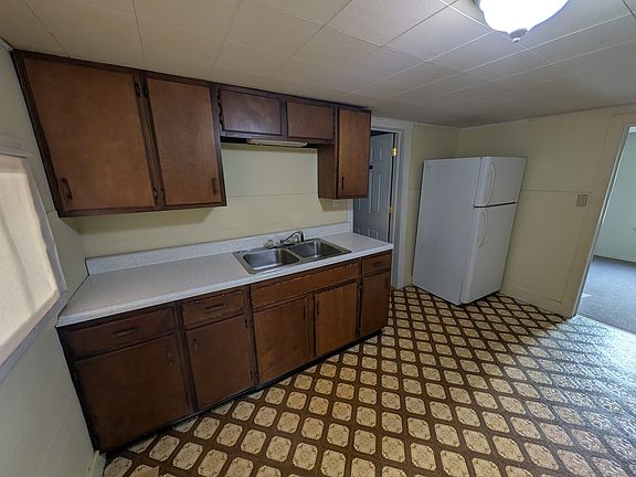 2nd image of 148 Elm St #2