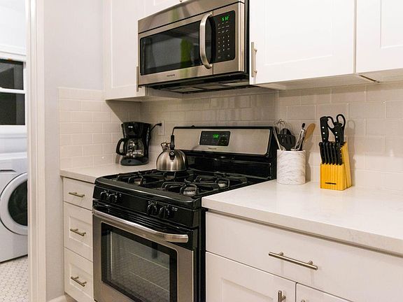 5th image of 2331 E St