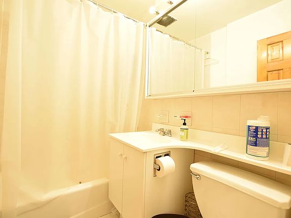 5th image of 107 W 69th St APT 1B