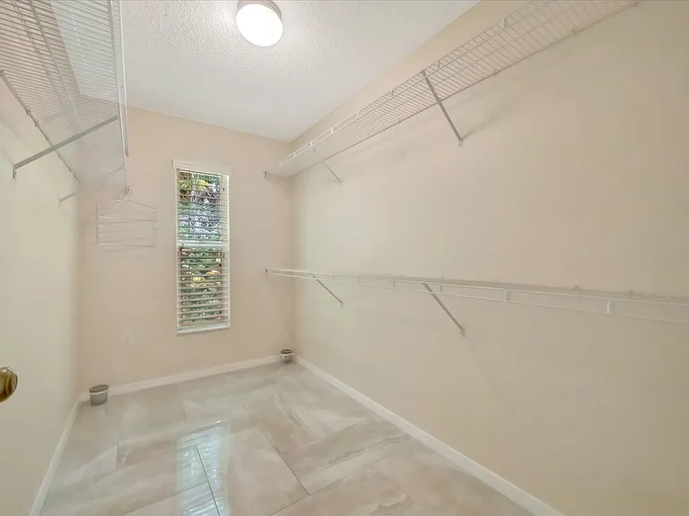 1016 Harbor Town Dr — Photo 32