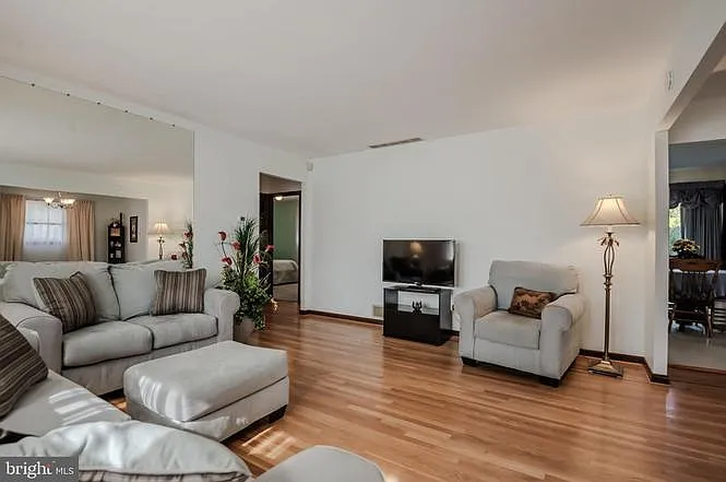 25 Charring Ln — Photo 5