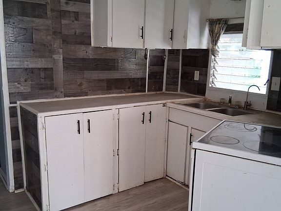 4th image of 4747 Rollins St