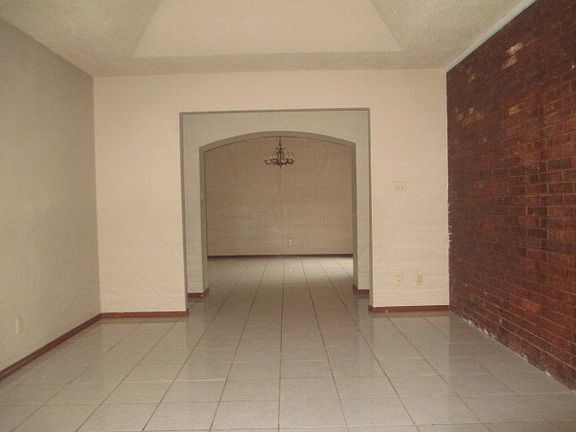 4th image of 204 W 8th St