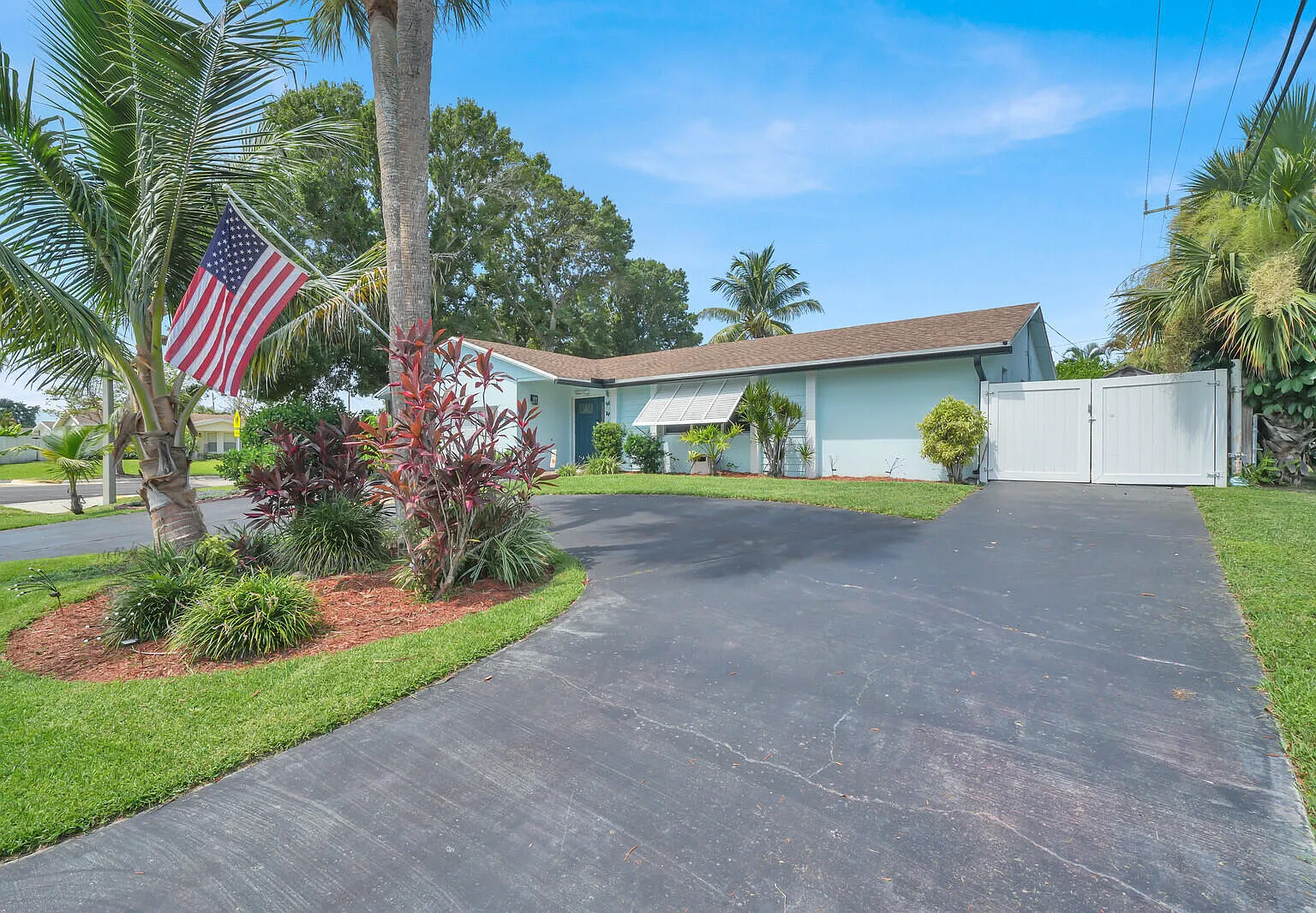 4 bed, 3.0 bath, 2400 sqft, $12,000 — Photo 2