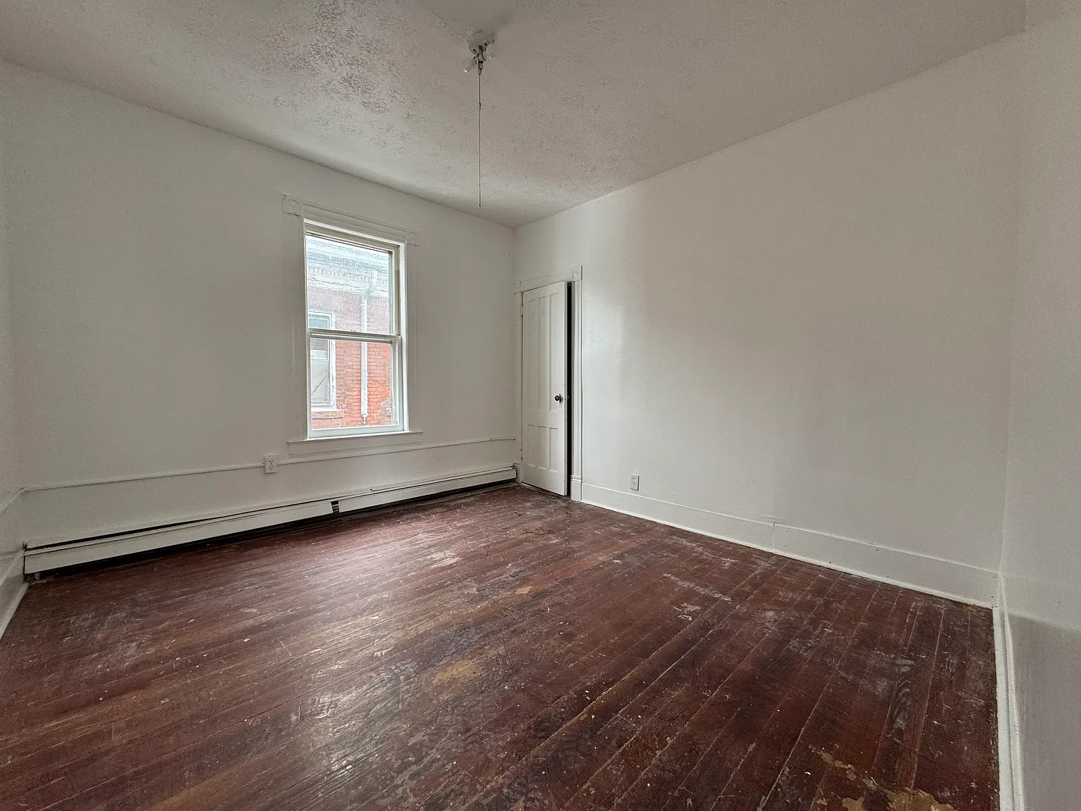 3 bed, 1100 sqft, $1,345 — Photo 4