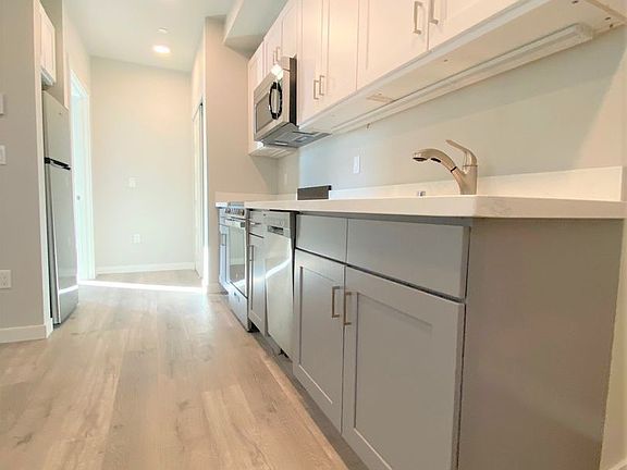 4th image of 5521 15th Ave NE #102