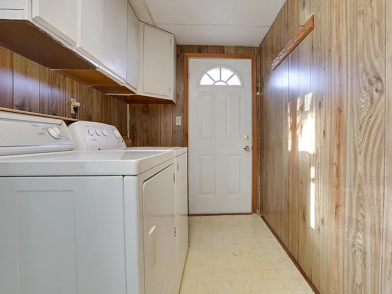 409 N Vorcey St — Photo 12