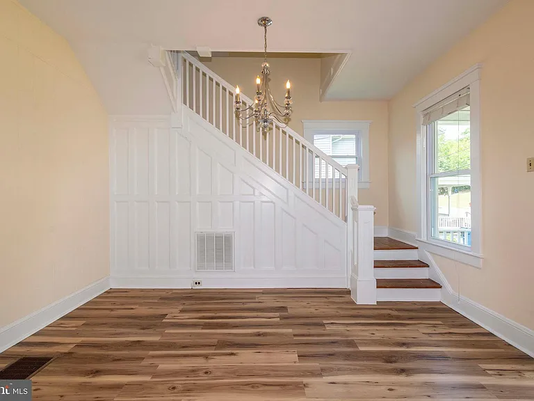 222 W Main St — Photo 18