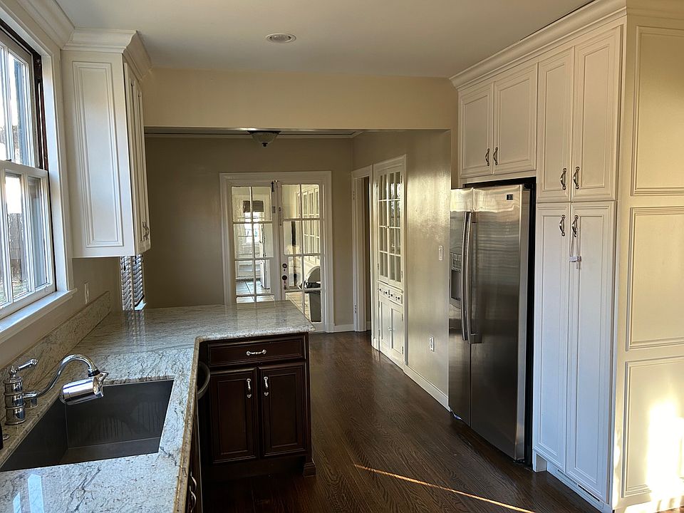 2nd image of 1550 Almond Ct