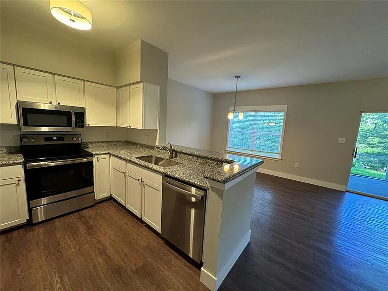 10000 SW 52nd Ave #V139 — Photo 3