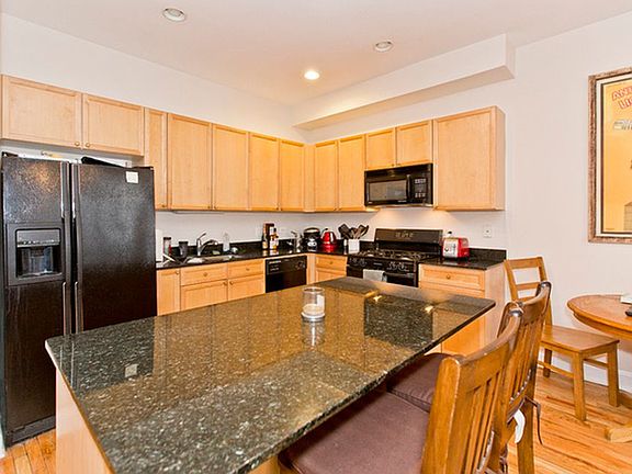 3rd image of 1927 N Sedgwick St APT 1