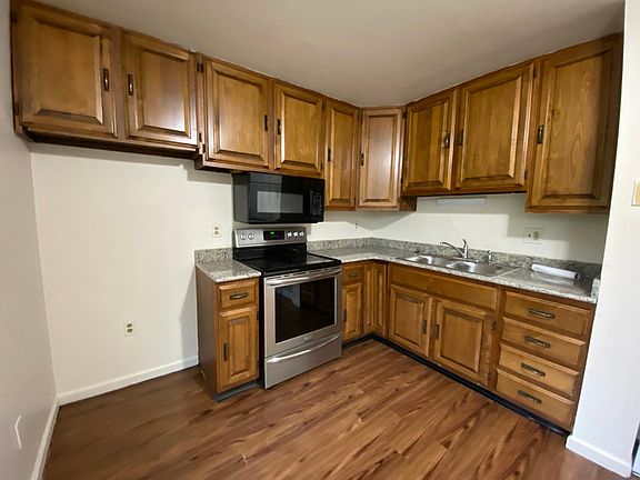 4th image of 325 W Ridge St
