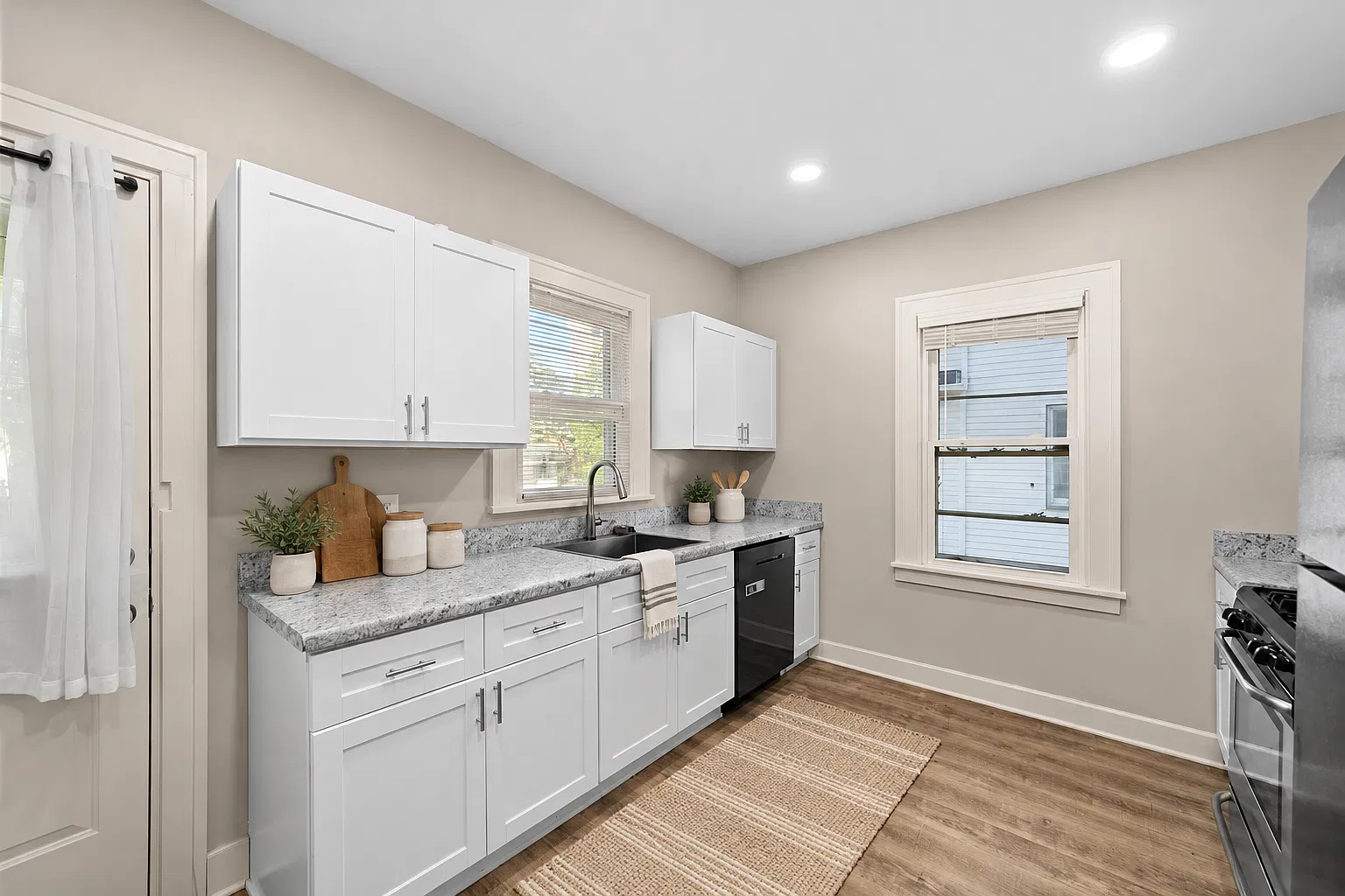 1510 Lincoln Ave — Photo 2