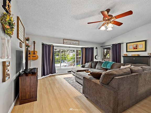 5th image of 839 Deerbrush Dr SE