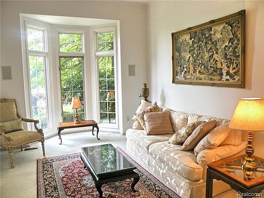 4th image of 4489 Hawthorn Ct