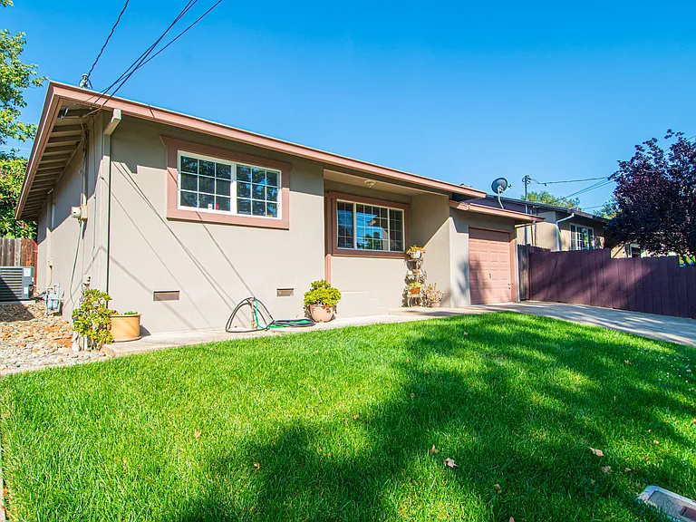 813 Comstock Dr — Photo 30