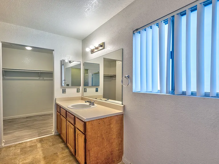 587 Sellers Pl — Photo 10